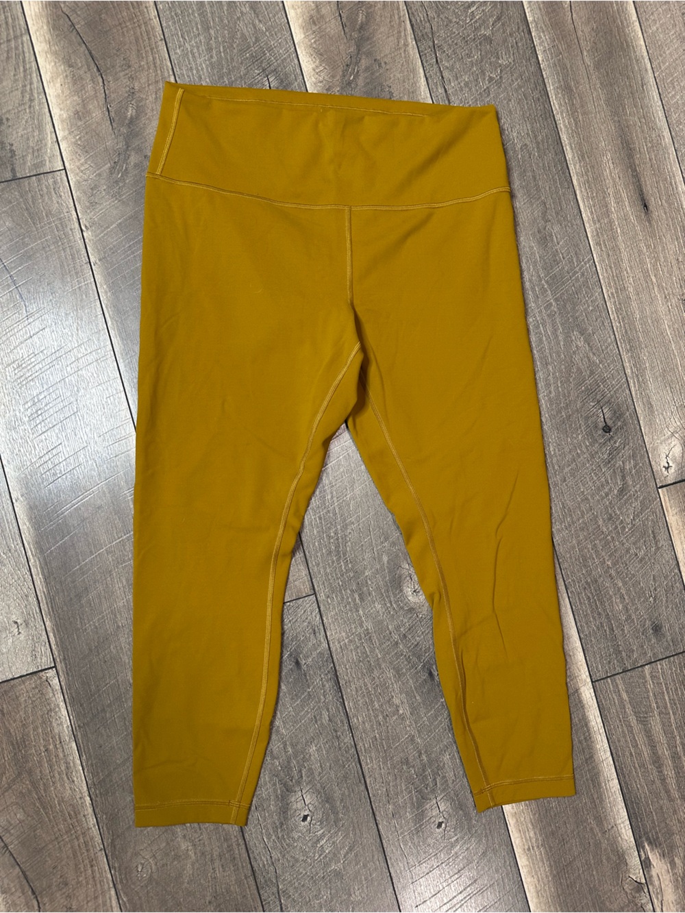 Lululemon Wunder Train High-Rise Tight 25"
Gold Spice